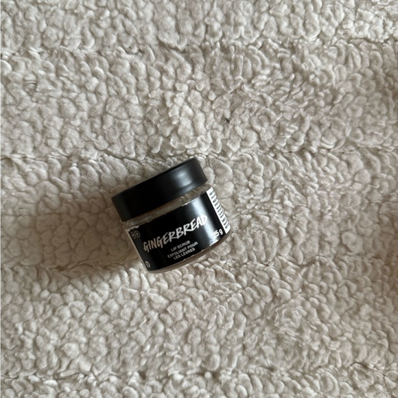 Lush Gingerbread Exfoliating Lip Scrub - Picture 4 of 9